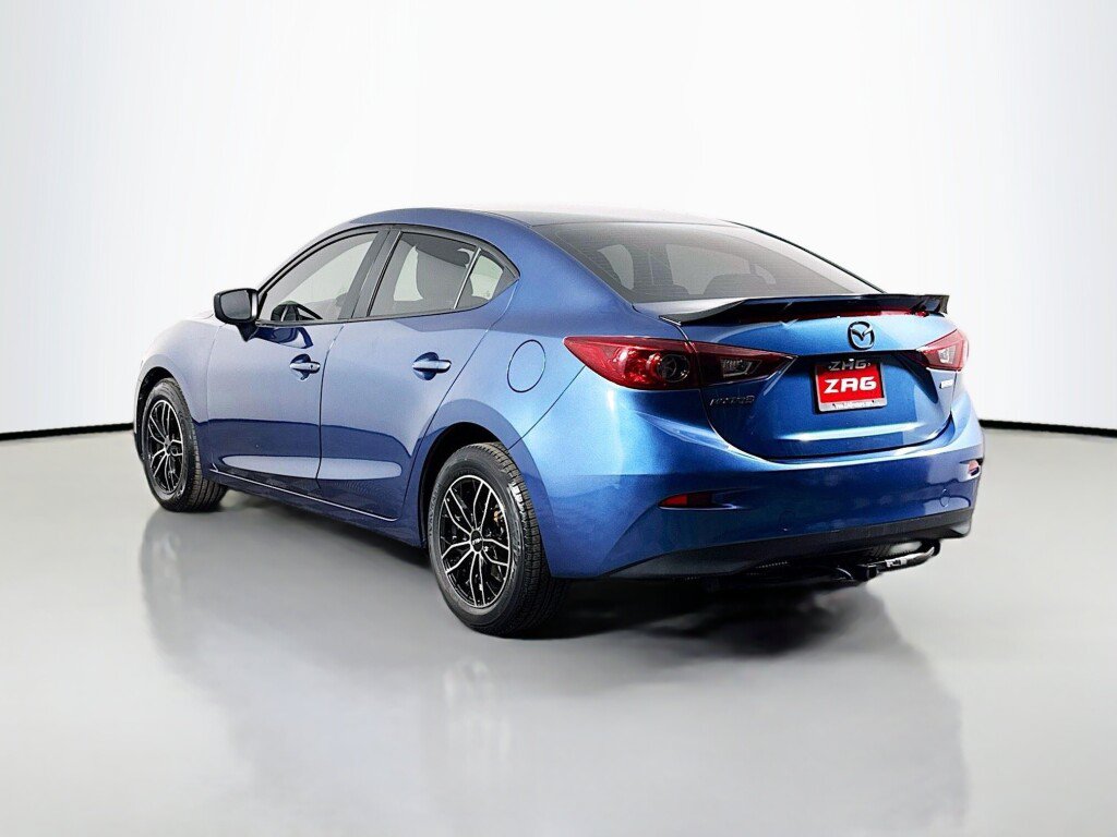 Used 2018 MAZDA MAZDA3 Sport FWD image 3