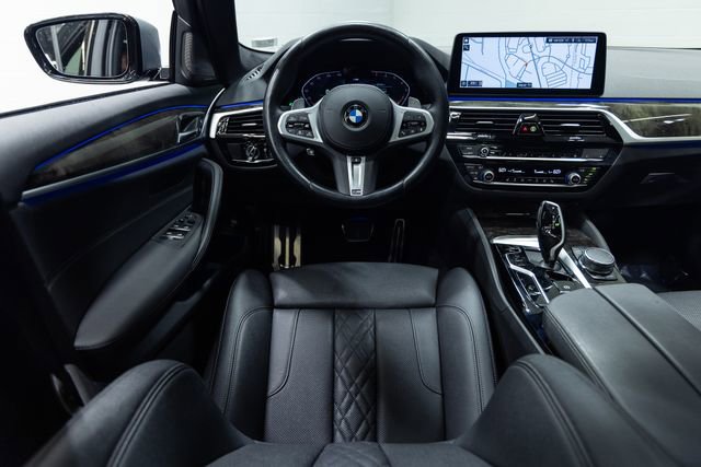Used 2023 BMW 540i xDrive w/ M Sport Package image 3