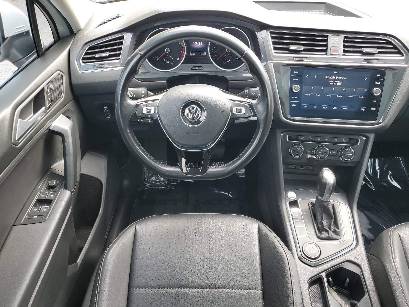 Used 2019 Volkswagen Tiguan SE w/ Panoramic Sunroof Package image 11