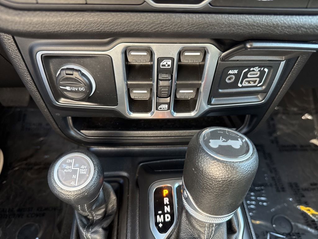 Used 2024 Jeep Wrangler Unlimited w/ Convenience Group AWD/4WD image 14