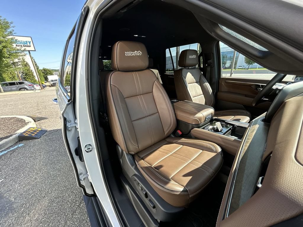 Used 2025 Chevrolet Tahoe High Country AWD/4WD image 25