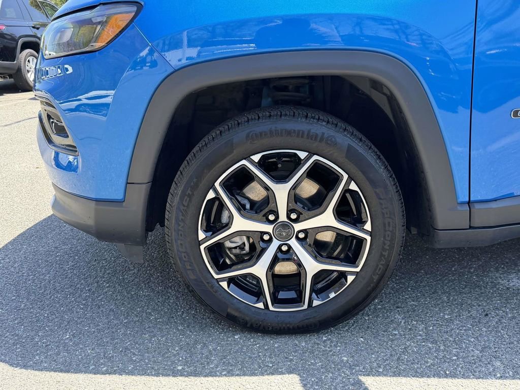 Used 2025 Jeep Compass Limited w/ Sun & Sound Group AWD/4WD image 11