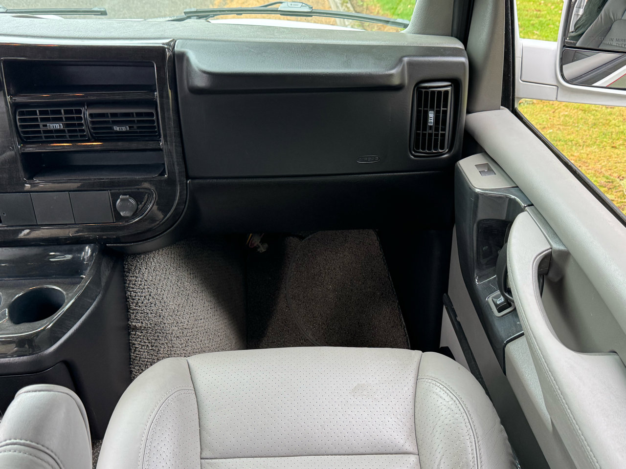 Used 2008 Chevrolet Express 1500 AWD w/ Preferred Equipment Group image 33