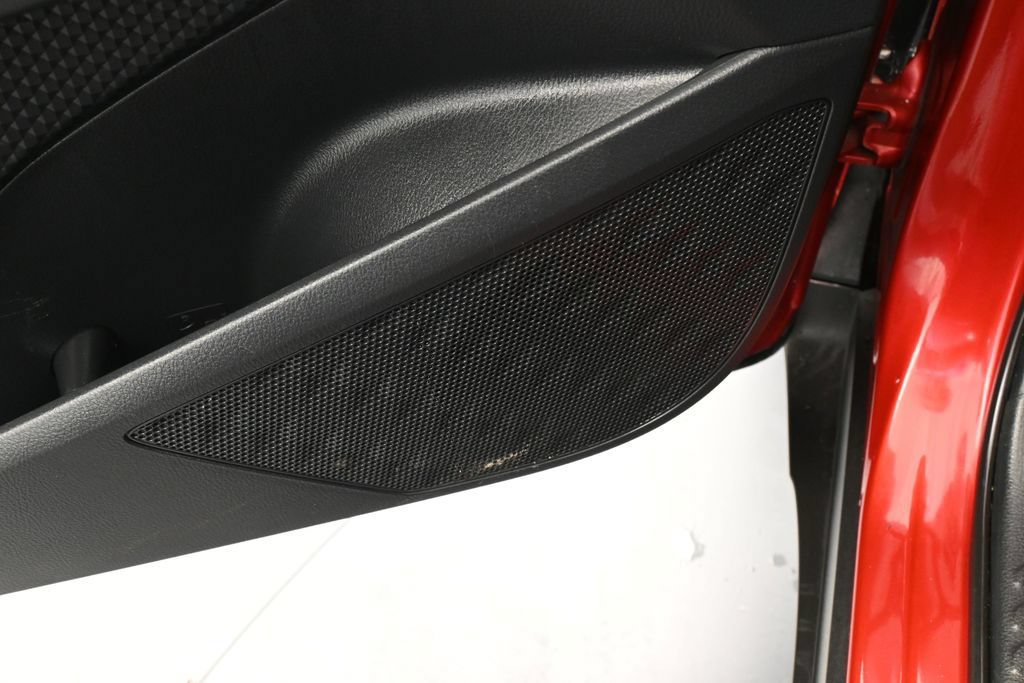 Used 2021 Toyota C-HR XLE FWD image 15