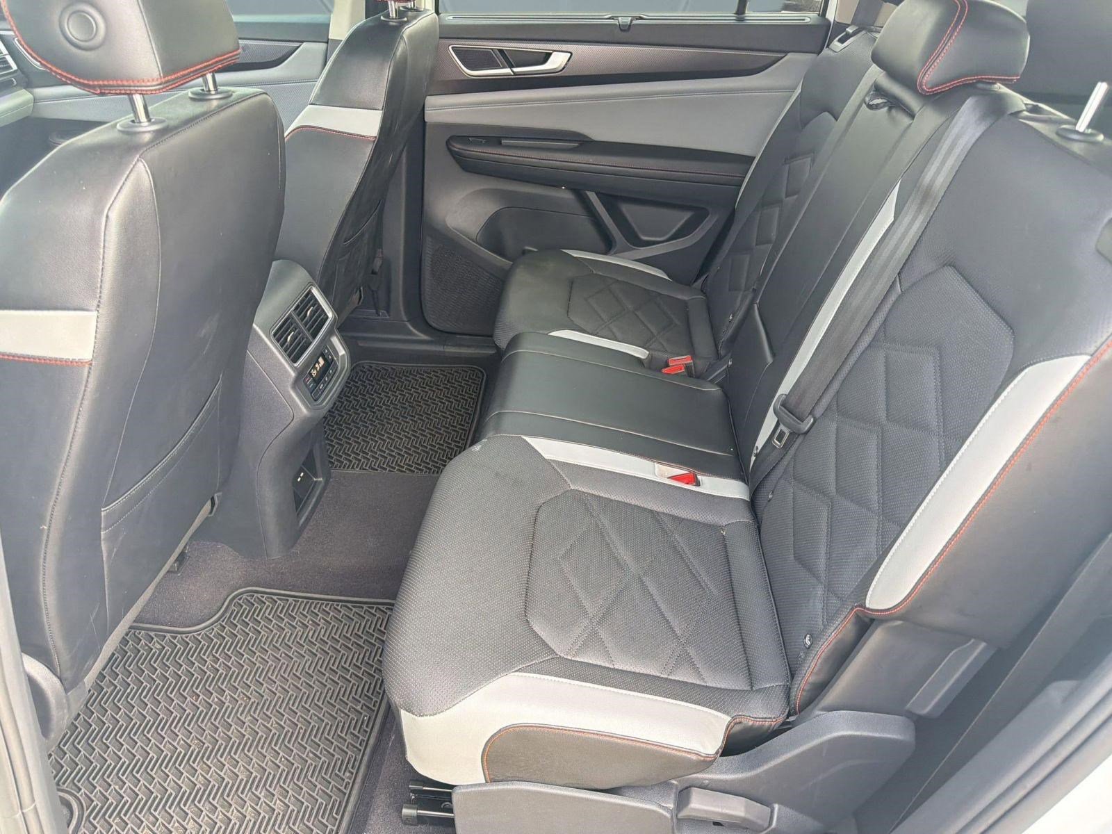 Used 2024 Volkswagen Atlas Peak Edition SEL AWD/4WD image 14