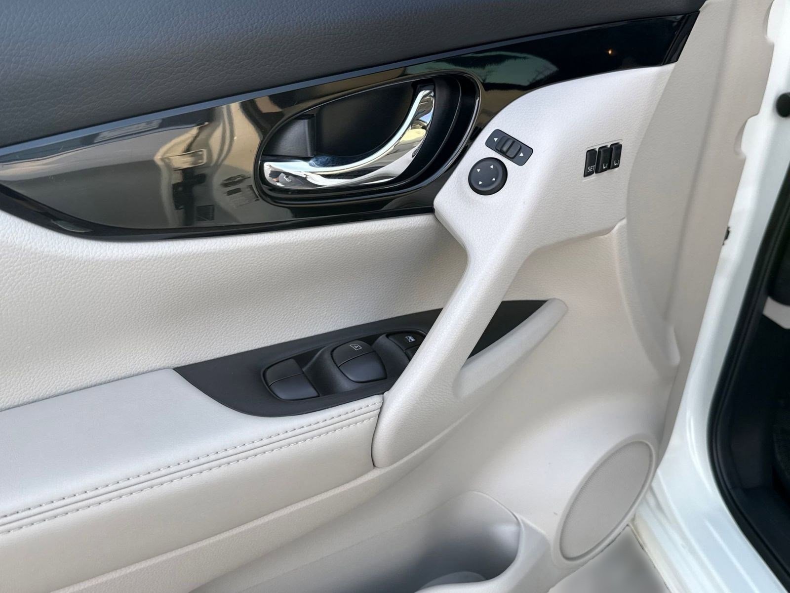 Used 2021 Nissan Rogue Sport SL w/ Premium Package image 21