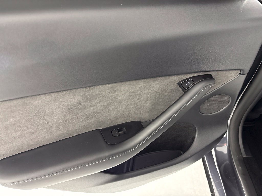 Used 2024 Tesla Model Y Performance AWD/4WD image 21