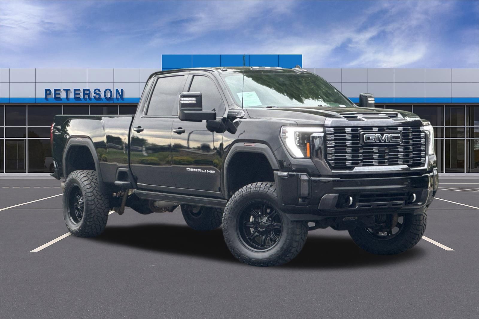 Used 2024 GMC Sierra 3500 Denali Ultimate AWD/4WD image 2