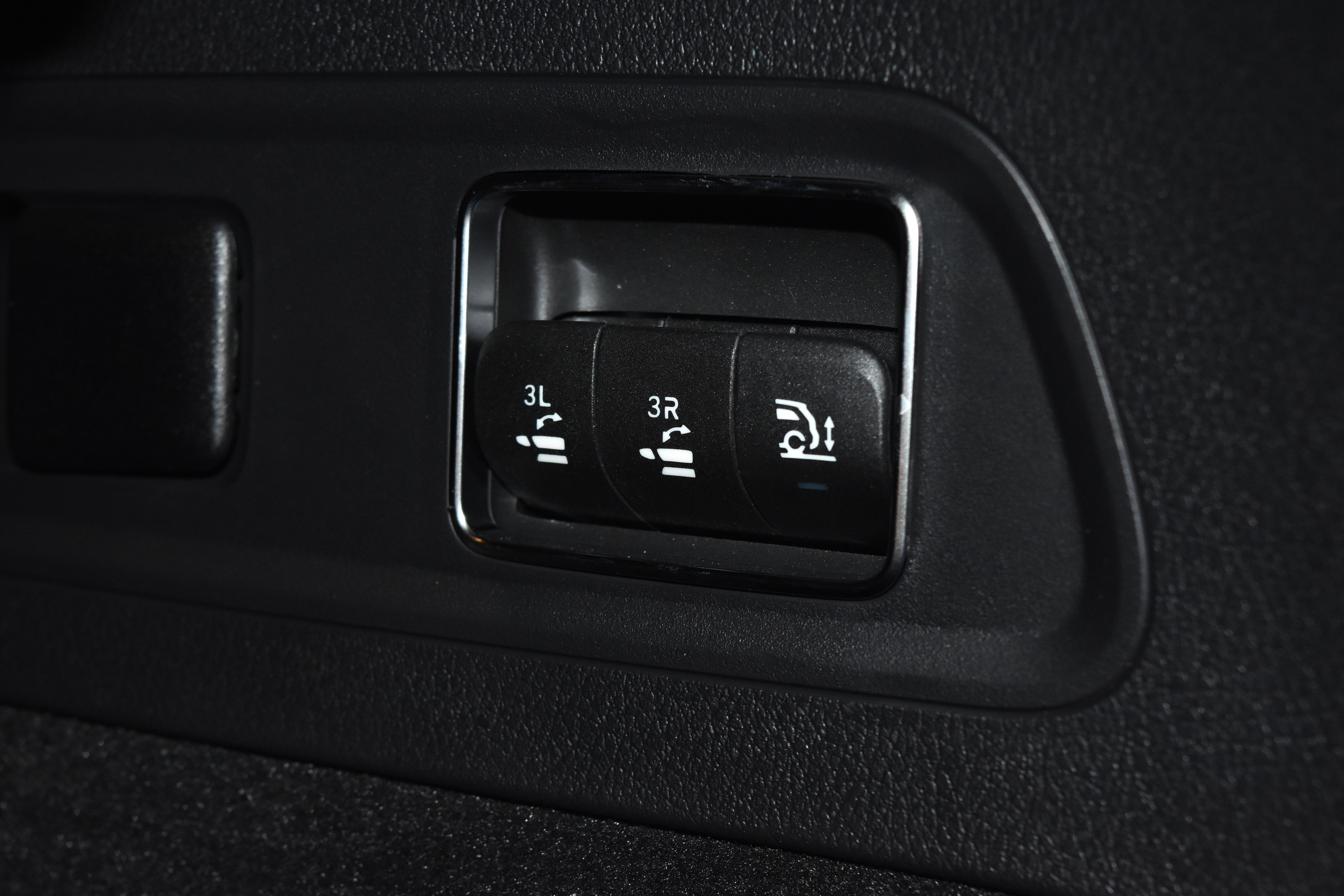 New 2026 Mercedes-Benz GLS 450 4MATIC image 28