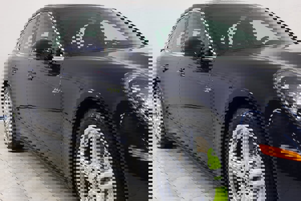 Used 2021 Porsche Panamera 4S w/ Premium Package image 38