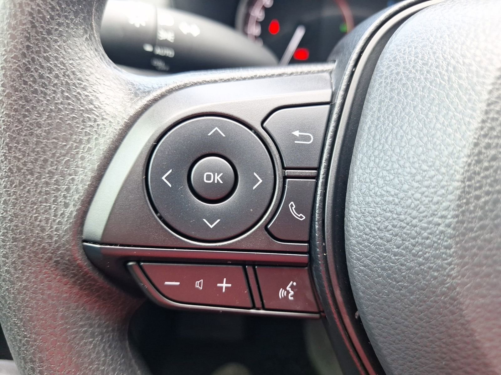 Used 2025 Toyota RAV4 XLE w/ Convenience Package FWD image 21
