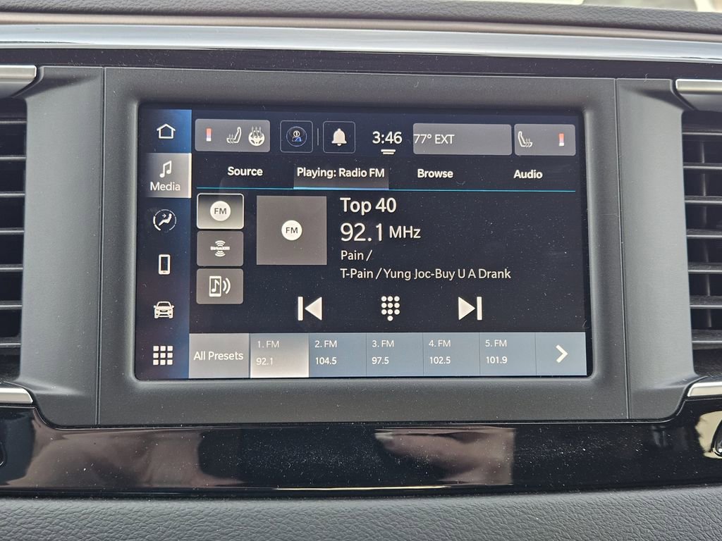 Used 2023 Chrysler Voyager LX image 12