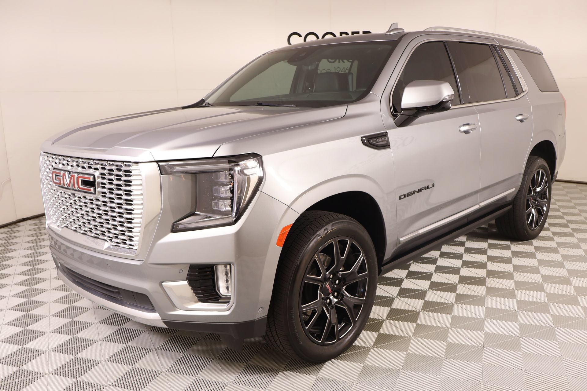 Used 2024 GMC Yukon Denali w/ Denali Reserve Package AWD/4WD image 11