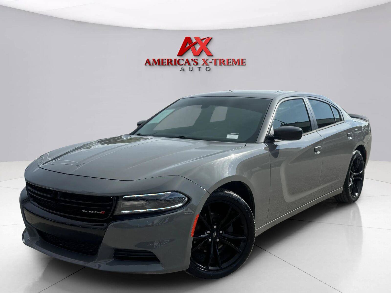Used 2018 Dodge Charger SXT RWD image 1