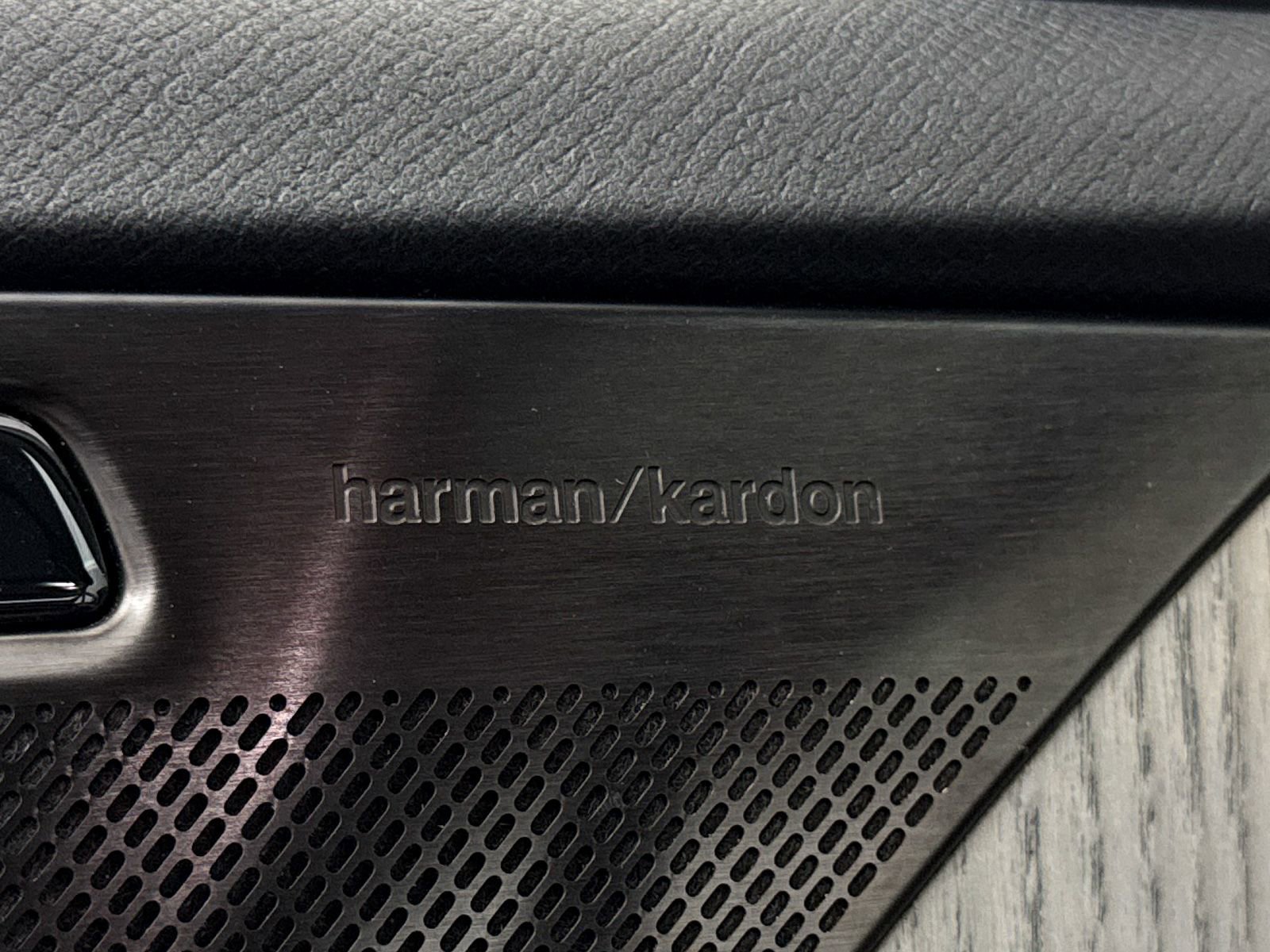 Used 2024 Volvo XC90 T8 Plus w/ Protection Package Premier image 8