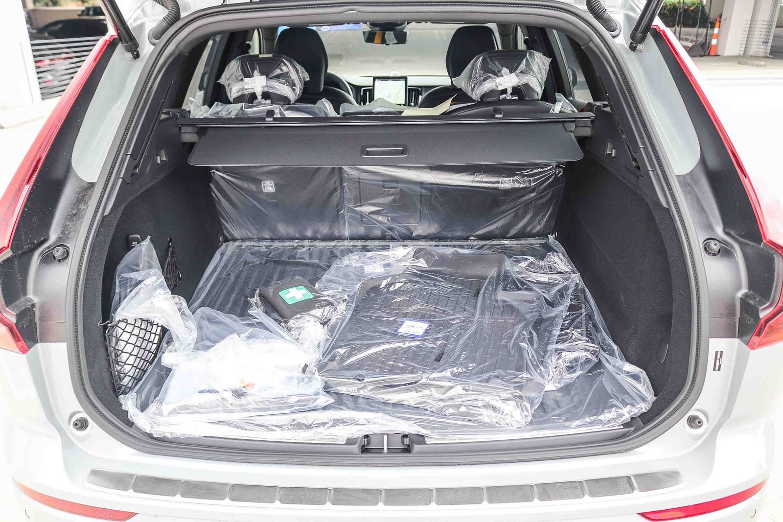 New 2026 Volvo XC60 T8 Polestar w/ Protection Package Premier AWD/4WD image 28