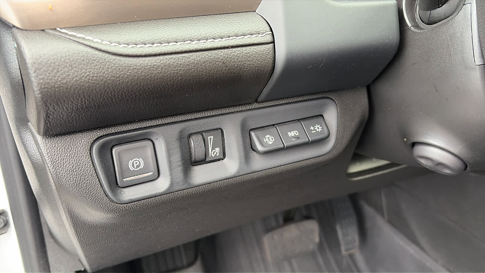 Used 2023 GMC Acadia Denali w/ Denali Ultimate Package image 10