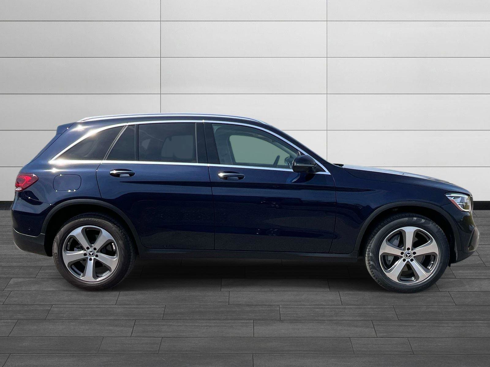 Certified 2022 Mercedes-Benz GLC 300 image 2