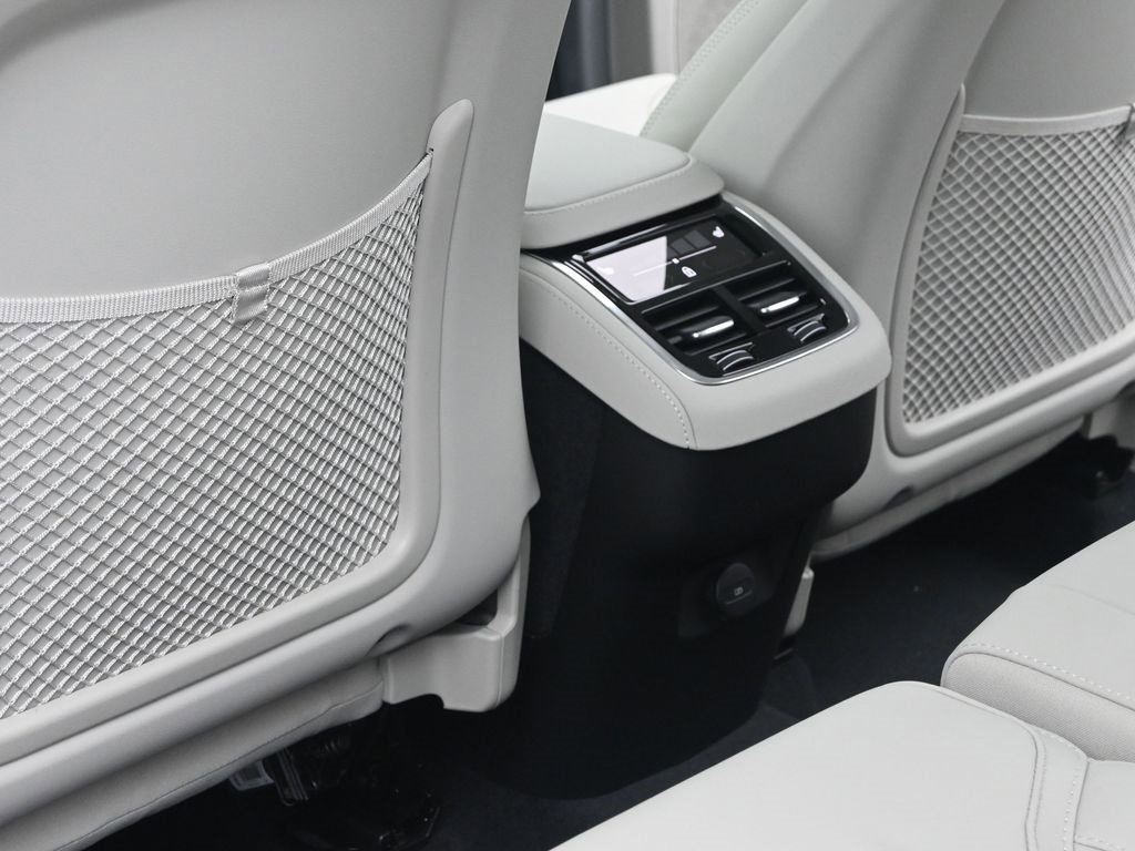New 2026 Volvo XC90 B6 Ultra image 29