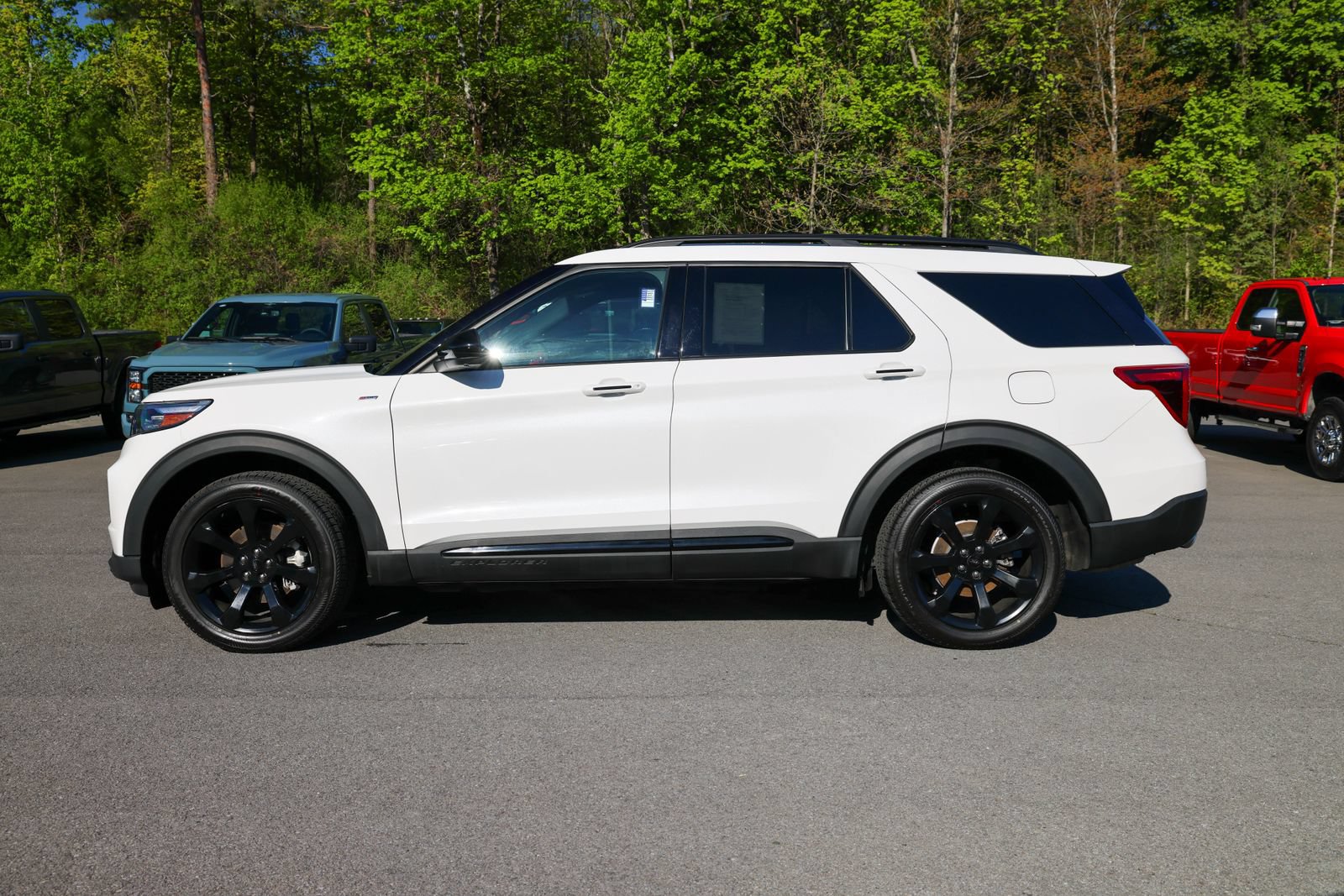 Certified 2022 Ford Explorer ST-Line w/ Class IV Trailer Tow Package AWD/4WD image 3