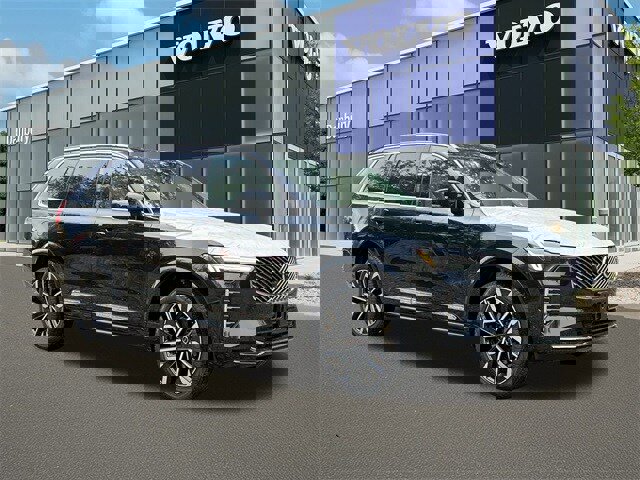 New 2026 Volvo XC90 B6 Plus w/ Protection Package Premier