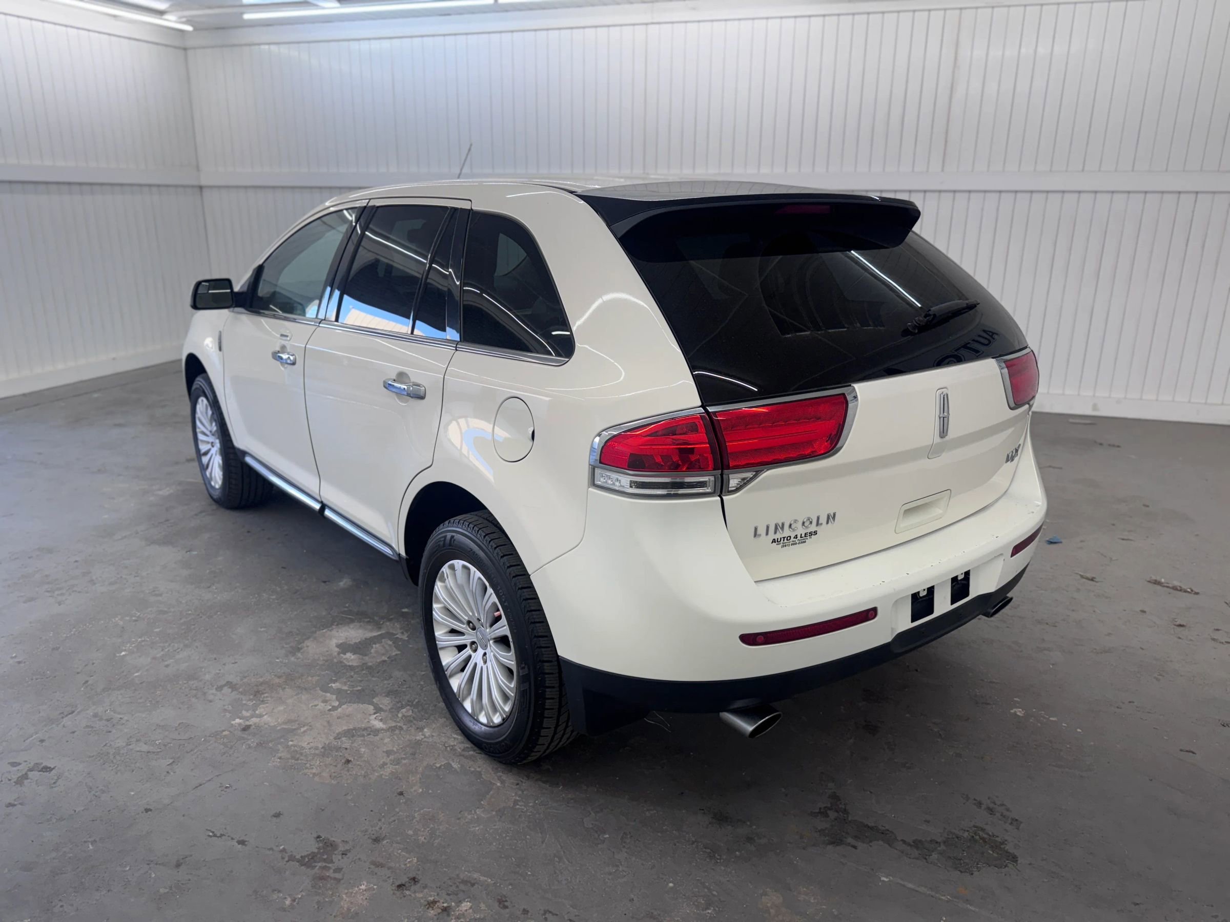Used 2012 Lincoln MKX FWD image 7