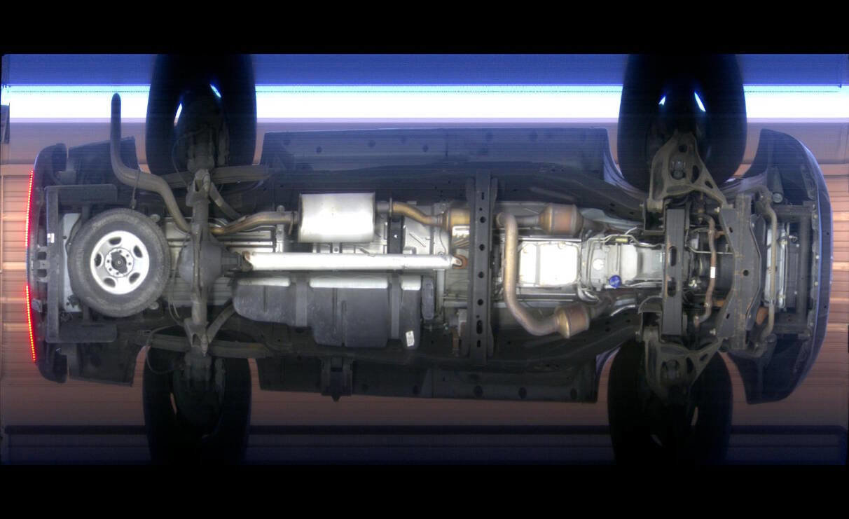 Used 2015 Chevrolet Express 2500 image 8