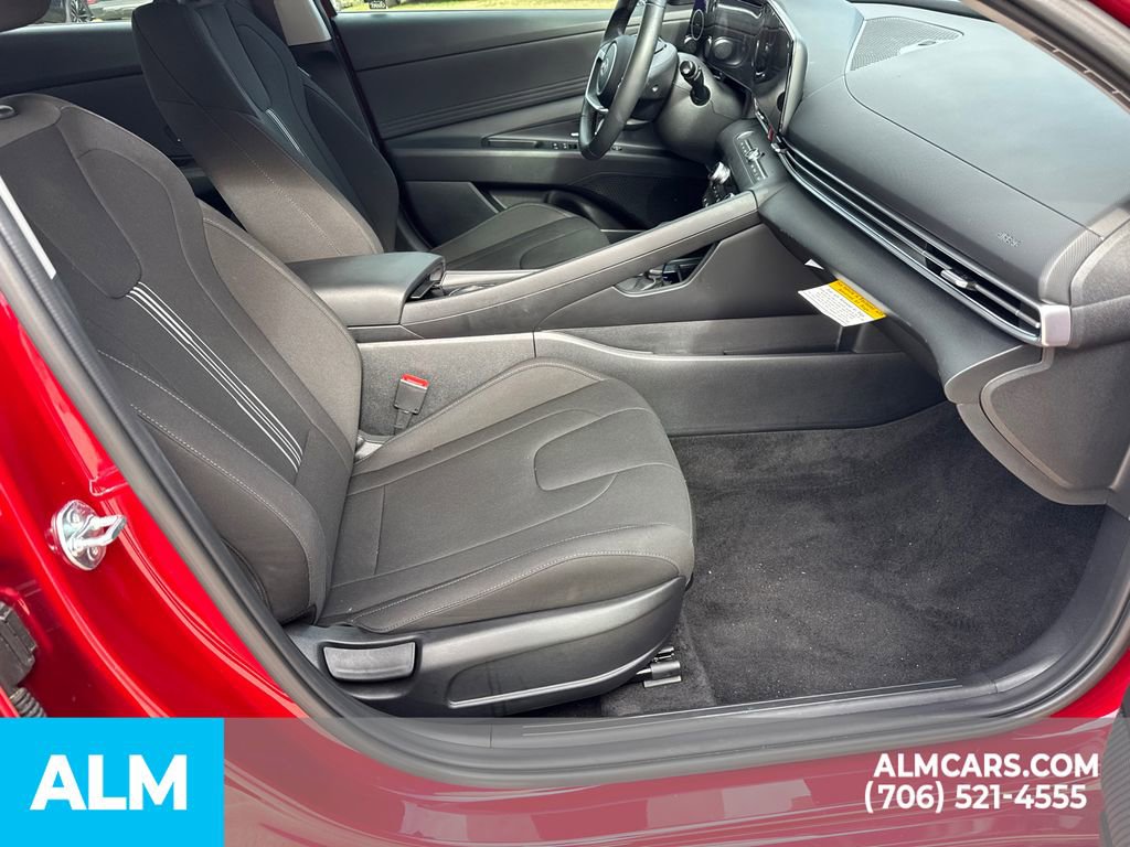 Used 2025 Hyundai Elantra SEL FWD image 15