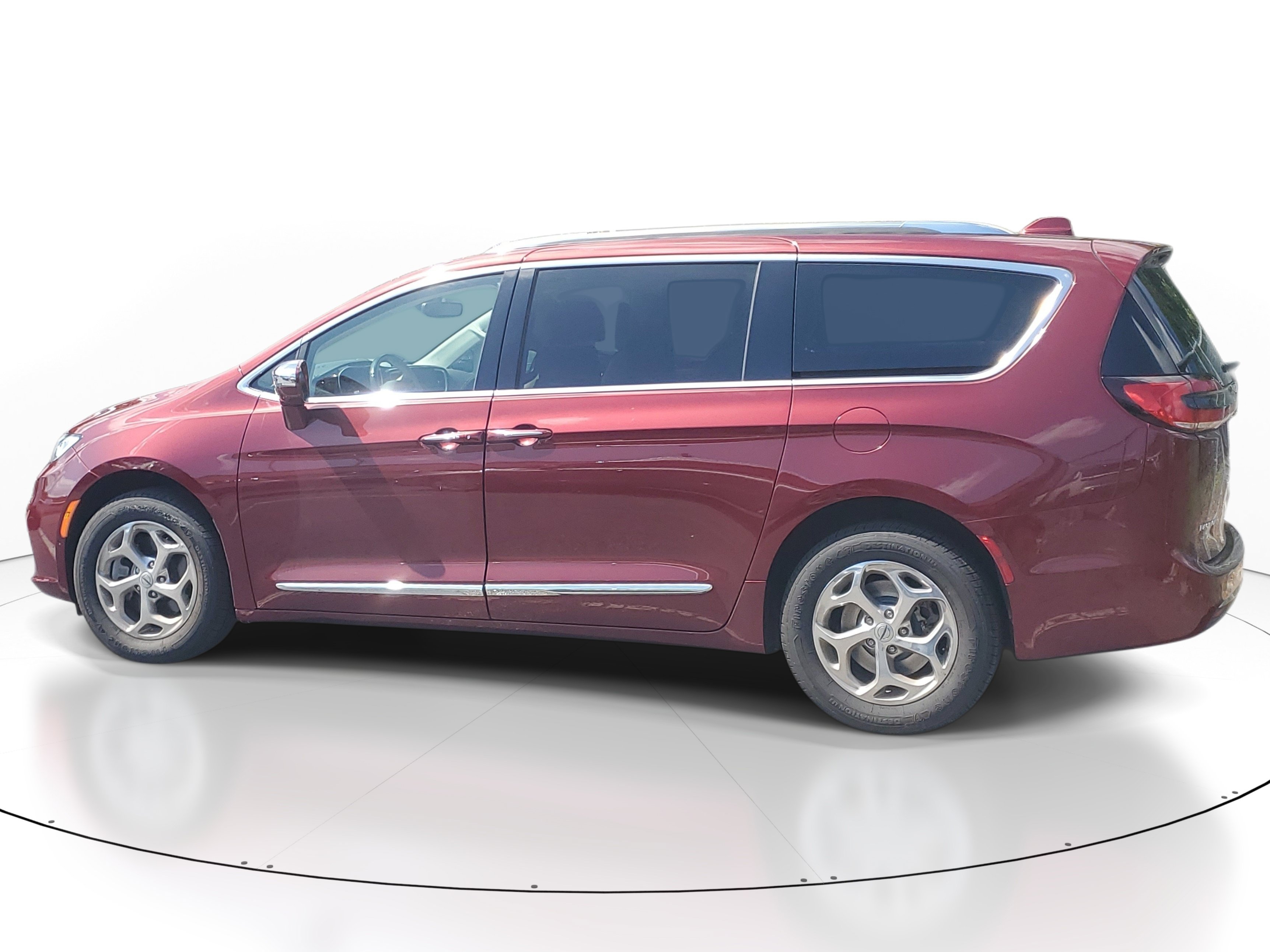 Used 2021 Chrysler Pacifica Limited w/ Premium & Safety Sphere Group AWD/4WD image 8