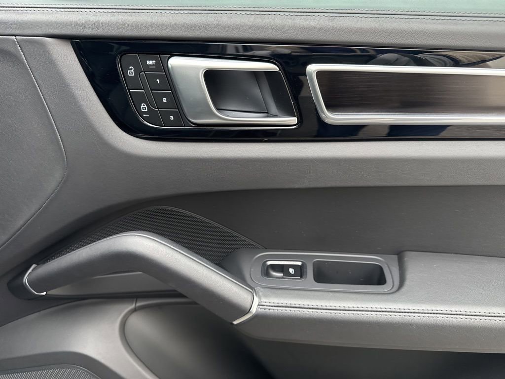 Used 2023 Porsche Cayenne GTS image 39