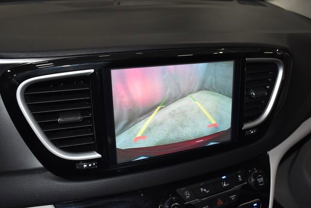 Certified 2024 Chrysler Pacifica Touring-L image 15