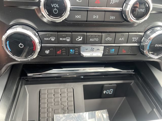 New 2026 Ford F250 Lariat w/ Black Appearance Package AWD/4WD image 34