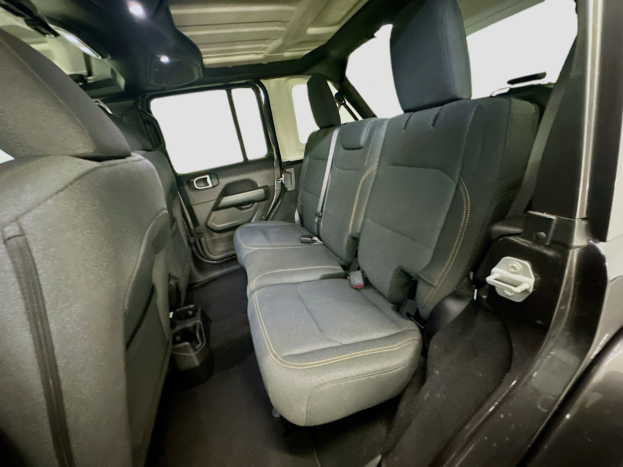 Used 2025 Jeep Wrangler Unlimited Sahara AWD/4WD image 28