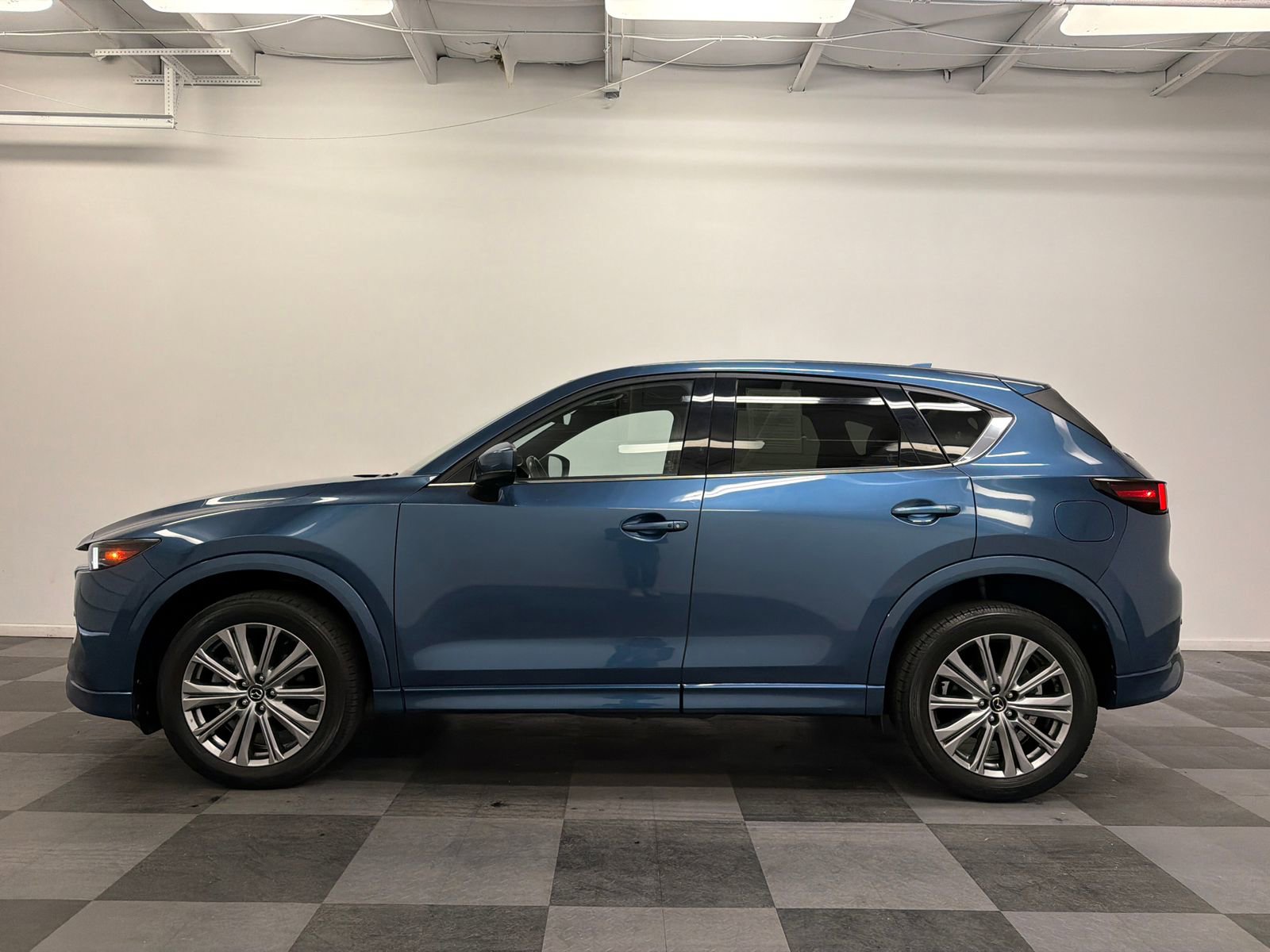 Used 2022 MAZDA CX-5 Signature AWD/4WD image 4