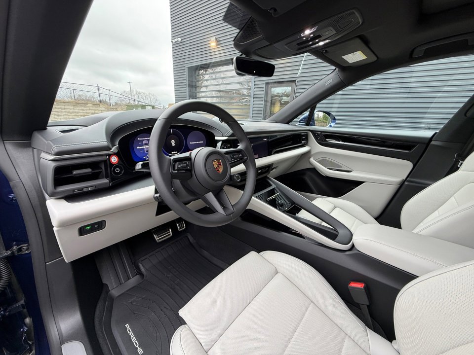 New 2025 Porsche Macan 4S Electric image 4