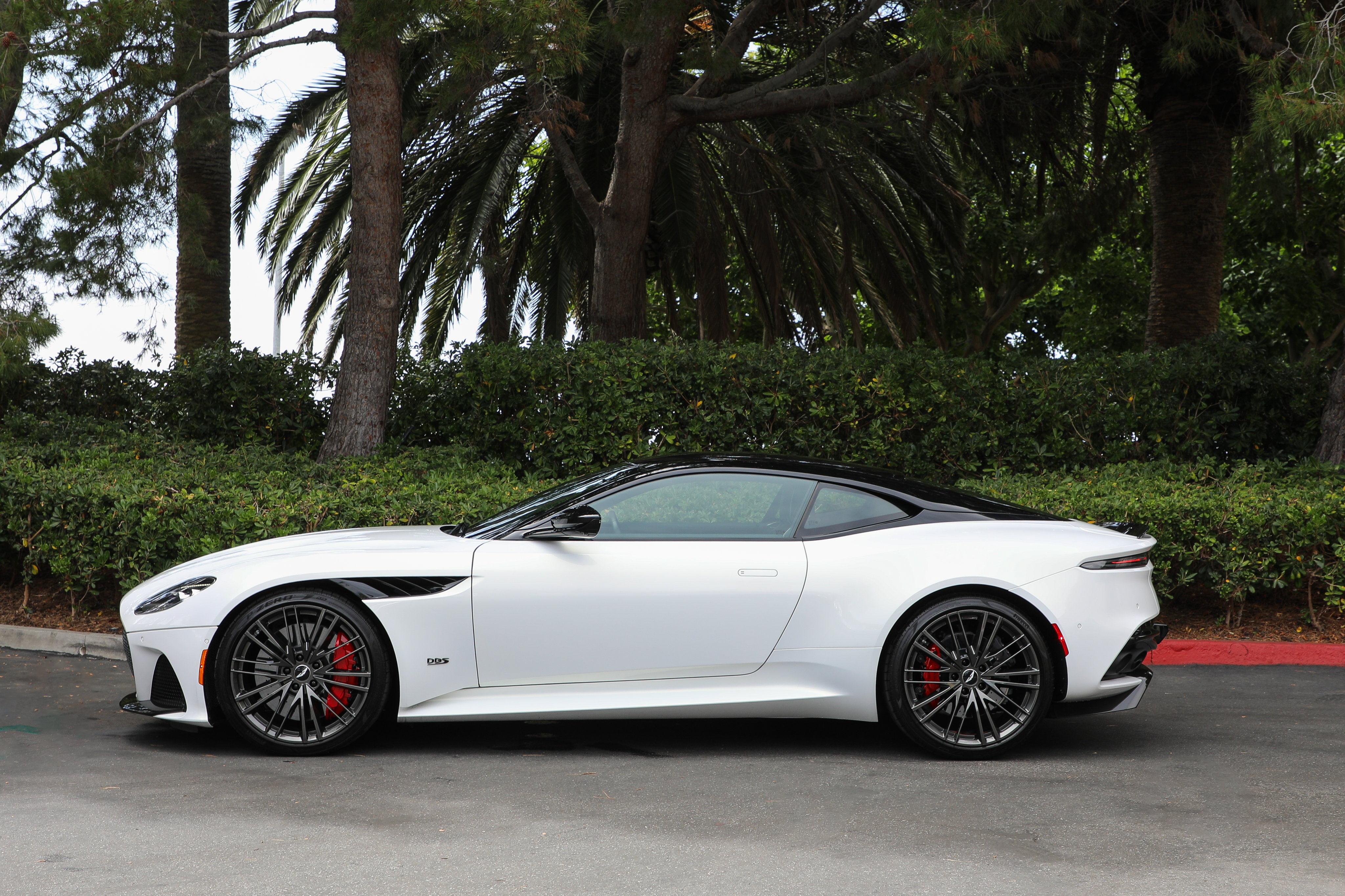 Used 2023 Aston Martin DBS Coupe RWD image 30