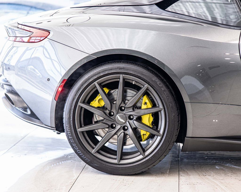 Used 2020 Aston Martin DB11 Coupe image 11