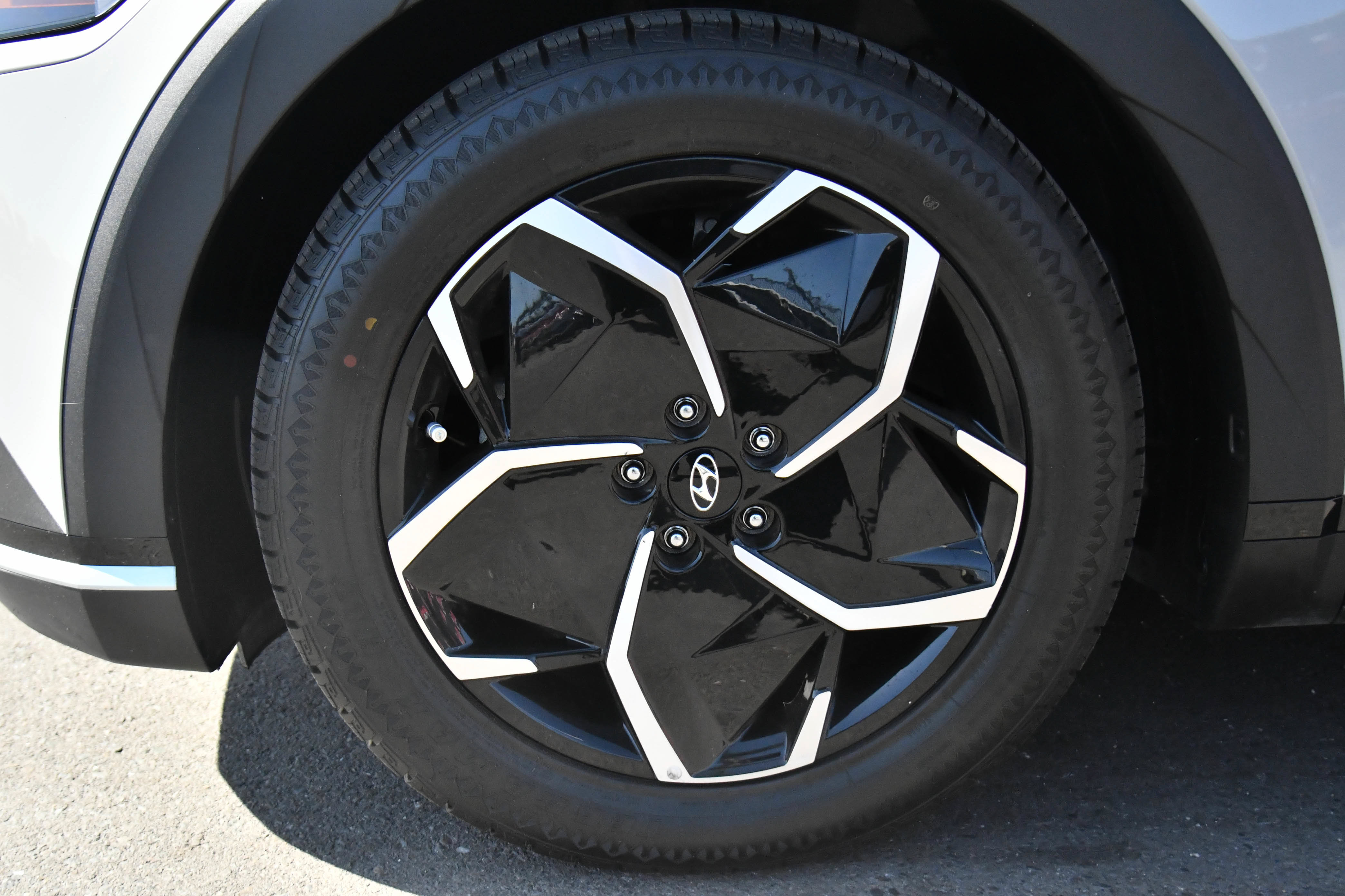 Used 2024 Hyundai Ioniq 5 SEL RWD image 12