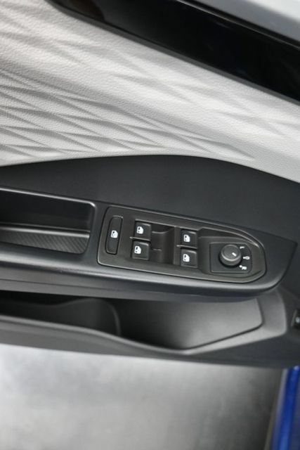 Used 2024 Volkswagen Taos S FWD image 11