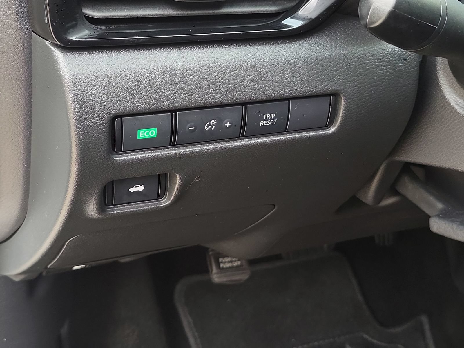 Used 2024 Nissan Sentra SV FWD image 17