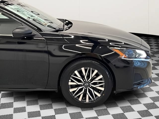 Used 2025 Nissan Altima 2.5 SV FWD image 22