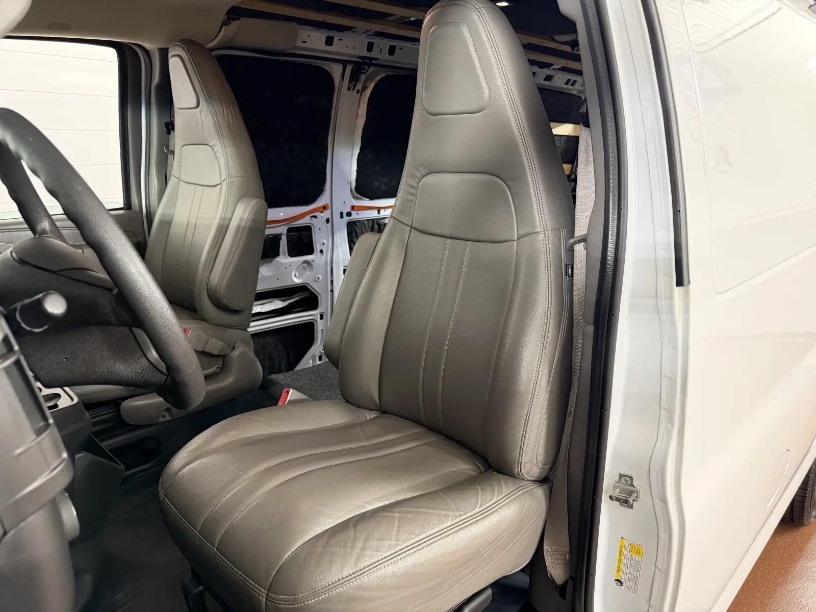 Used 2018 Chevrolet Express 2500 RWD image 12