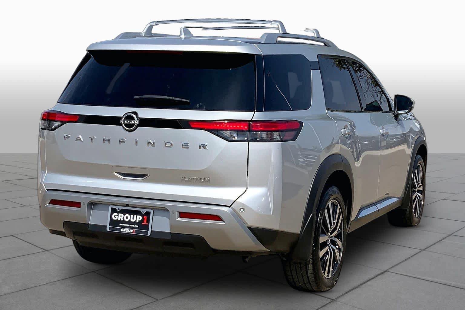 Used 2024 Nissan Pathfinder Platinum FWD image 13