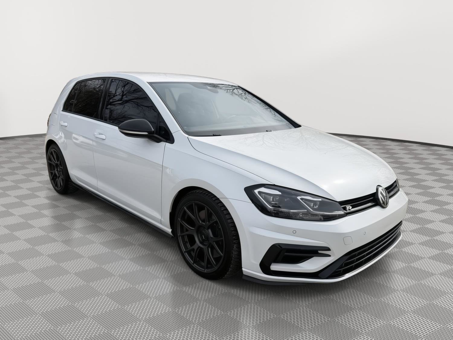 Used 2018 Volkswagen Golf R 4-Door image 9