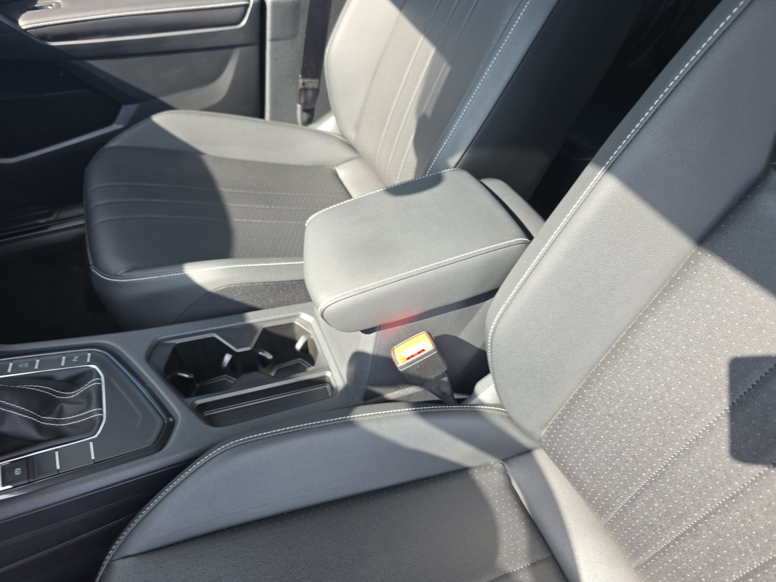 Used 2024 Volkswagen Tiguan SE R-Line FWD image 15