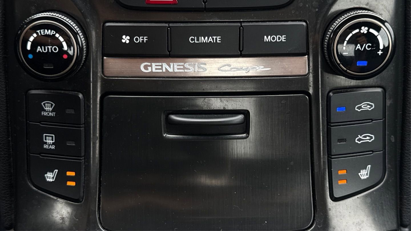 Used 2014 Hyundai Genesis 3.8 RWD image 34