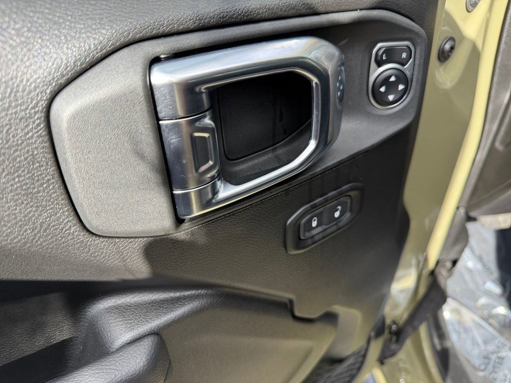 New 2025 Jeep Wrangler Unlimited Rubicon image 11