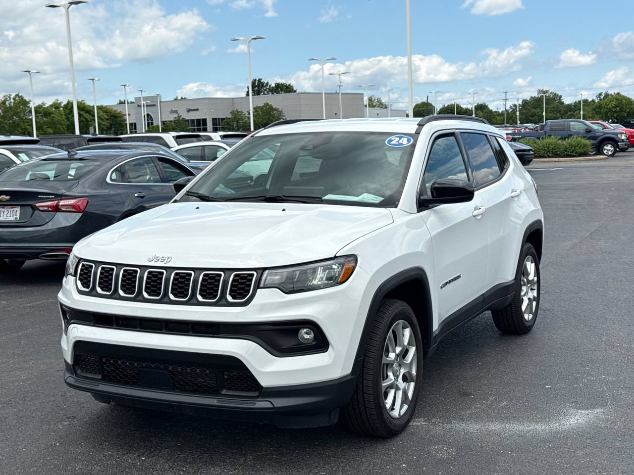 Used 2024 Jeep Compass Latitude AWD/4WD image 7