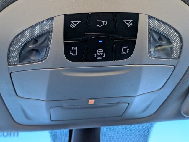 Used 2023 Chrysler Pacifica Touring-L FWD image 33