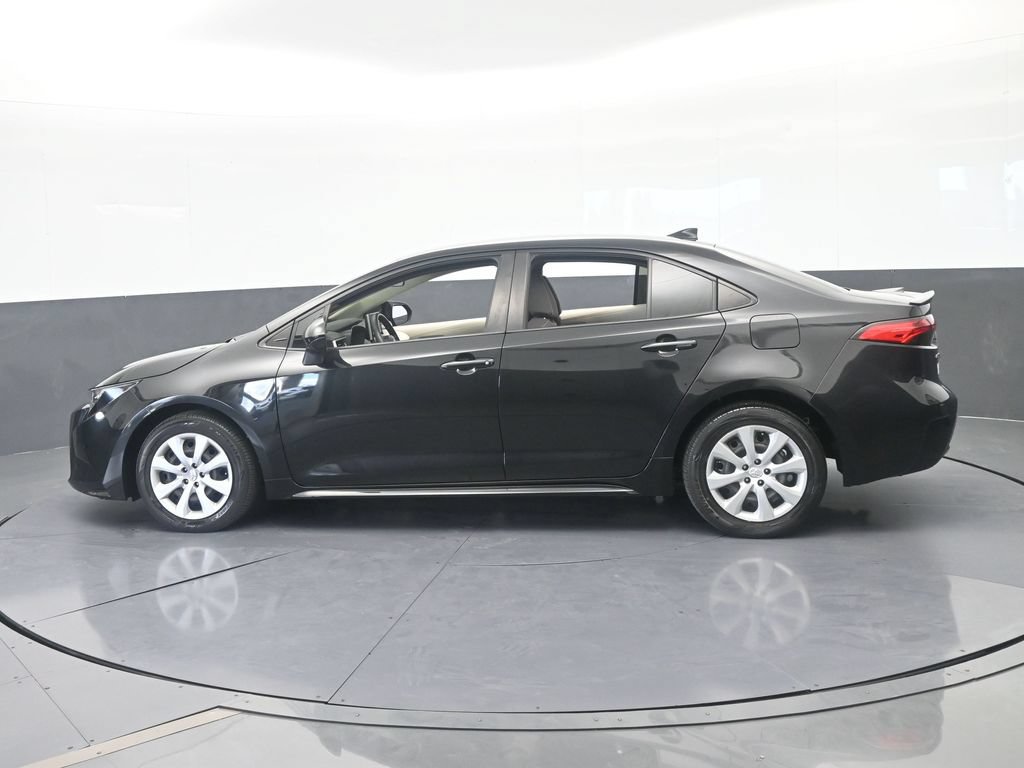 Used 2021 Toyota Corolla LE FWD image 3